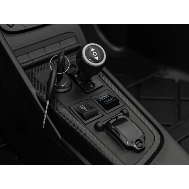 Autko na akumulator Audi Spyder R8 LIFT STRONG - 200W - 16km/h biały